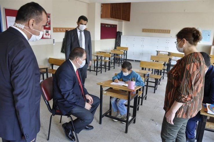 Kaymakam Türköz’den okullara ziyaret