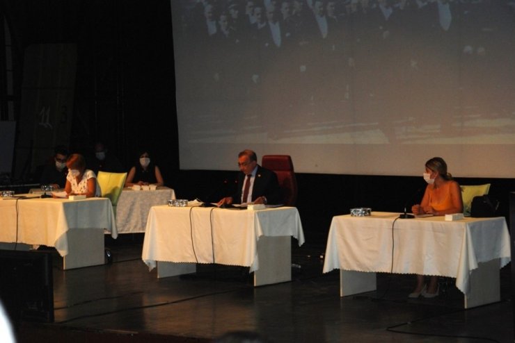 Akay, 18 ayın hesabını verdi yeni dönemi Milli Mücadele dönemi ilan etti