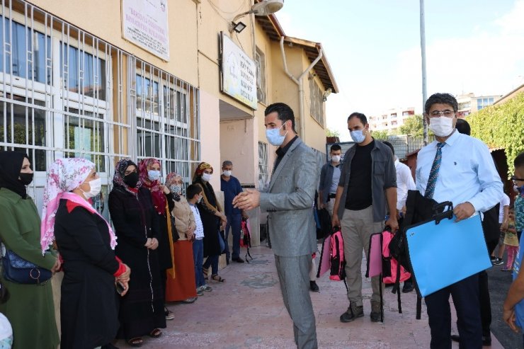 Yenişehir Belediyesinden 5 bin 300 öğrenciye kırtasiye malzemesi desteği