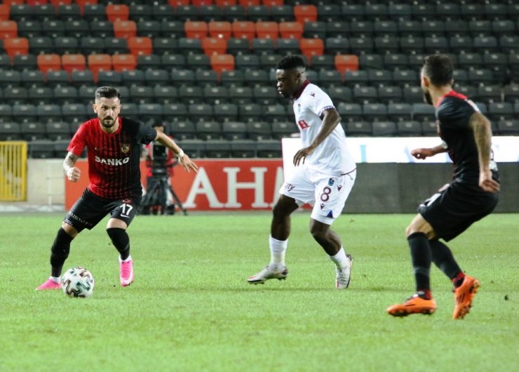 Süper Lig: Gaziantep FK: 0 - Trabzonspor: 0 (İlk yarı)