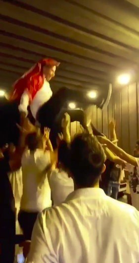 Koronaya inat maskesiz mesafesiz asker eğlencesi