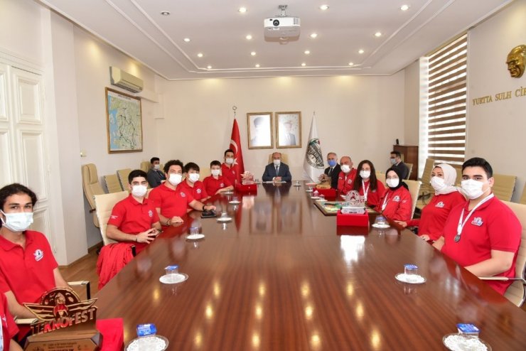 Teknofest 2020’de başarılı olan öğrenciler ödüllendirildi