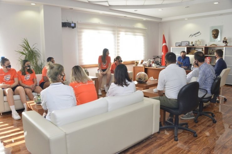 Başkan Özyiğit, ÇBK Yenişehir Belediyesi sporcularını kutladı