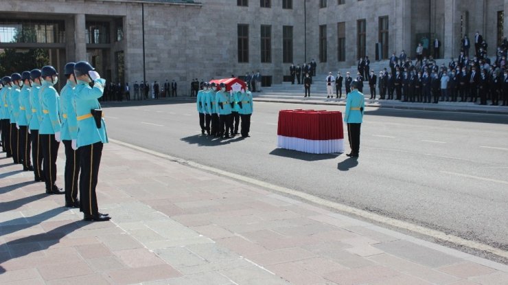 Eski Bakan Zeki Ergezen için TBMM’de Devlet Töreni düzenlendi