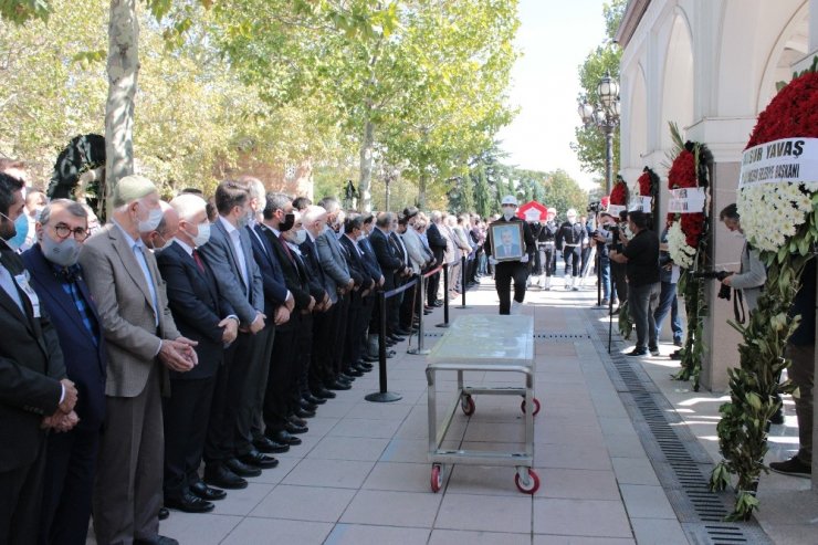 Eski Bakan Zeki Ergezen’in cenaze namazı Hacı Bayram-ı Veli Camii’nde kılındı