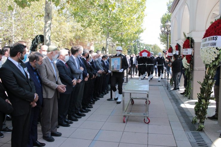 Eski Bakan Zeki Ergezen’in cenaze namazı Hacı Bayram-ı Veli Camii’nde kılındı