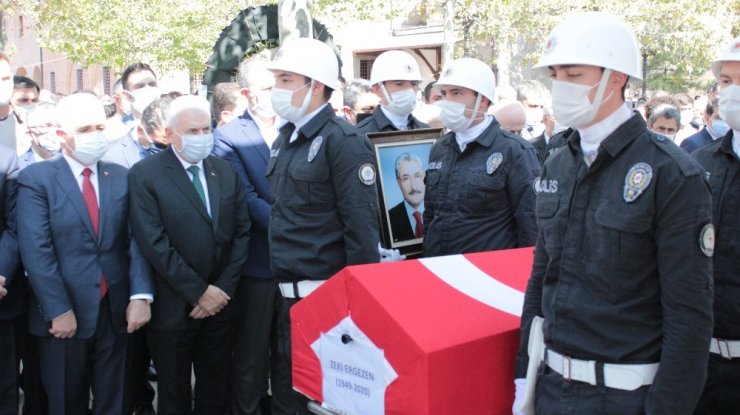 Eski Bakan Zeki Ergezen’in cenaze namazı Hacı Bayram-ı Veli Camii’nde kılındı