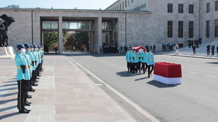 Eski Bakan Zeki Ergezen için TBMM’de Devlet Töreni düzenlendi