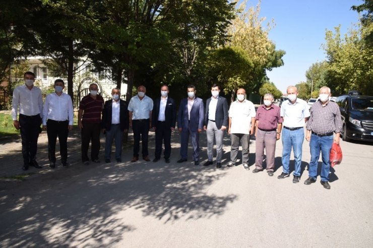 Başkan Zeybek mahalle ziyaretlerine devam ediyor