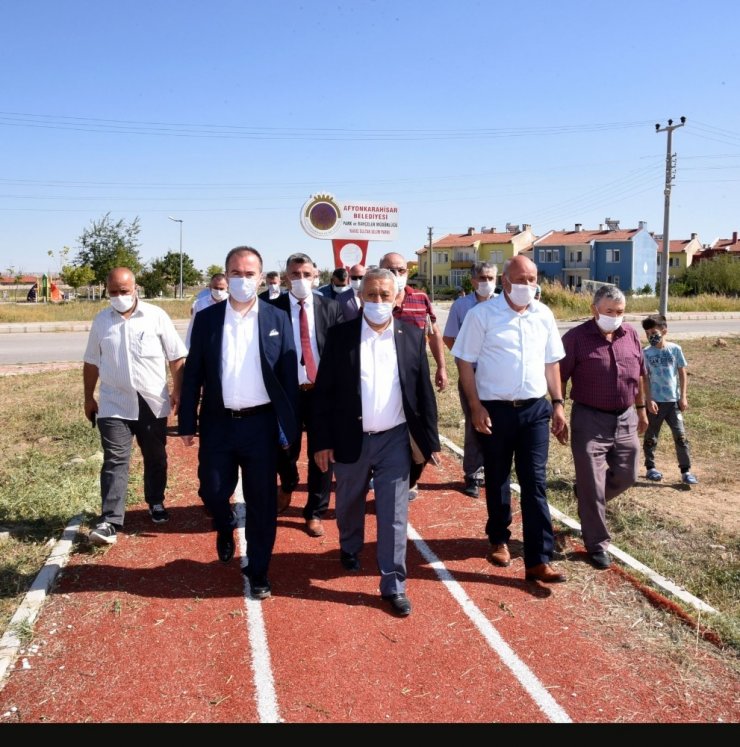 Başkan Zeybek mahalle ziyaretlerine devam ediyor