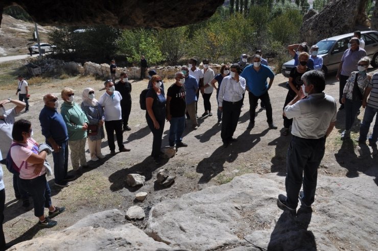Karavancılar Frigya’da buluştu