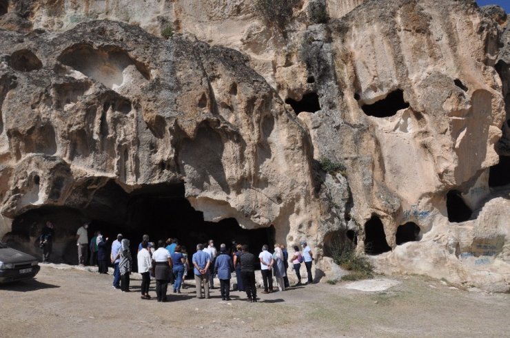 Karavancılar Frigya’da buluştu