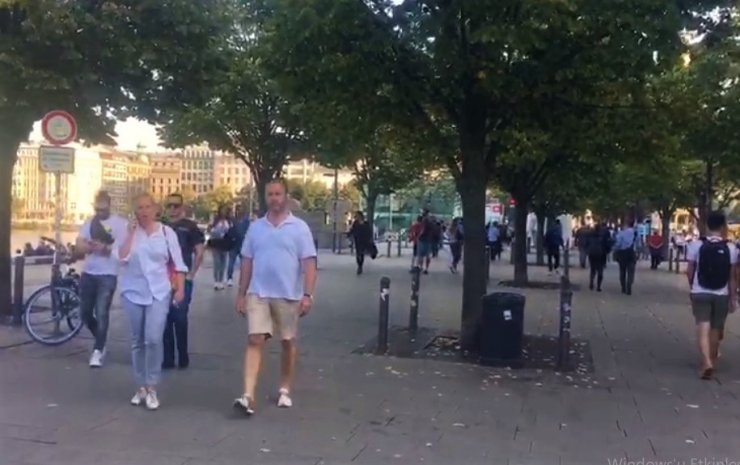 Almanya’daki Covid-19 tedbirsizliğini kameraya aldı