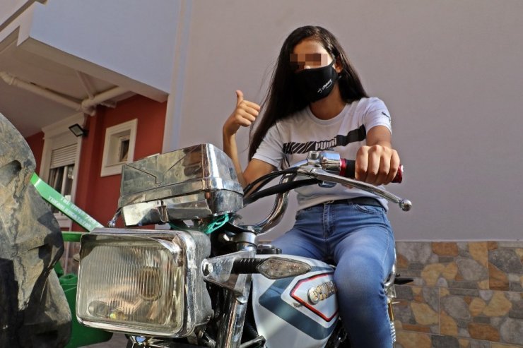 Pencereden atlayarak abisinin motosikletini hırsızların elinden alan genç kız: ‘Hiç korkmadım’