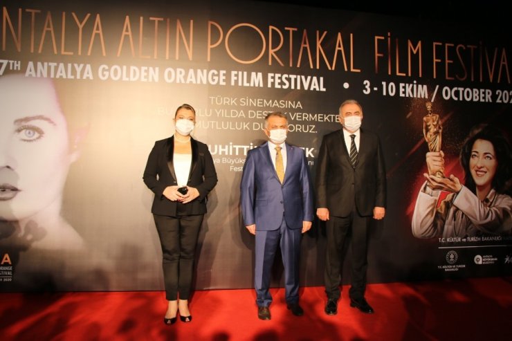 57. Altın Portakal Film Festivali kırmızı halı geçiş töreni ile başladı