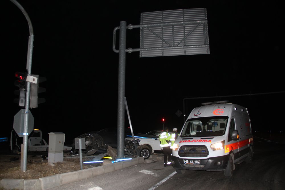 Burdur'da feci kaza! 5 yaralı