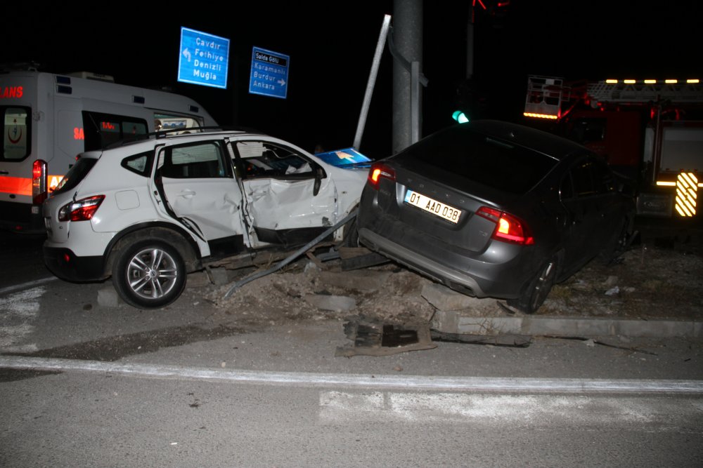 Burdur'da feci kaza! 5 yaralı