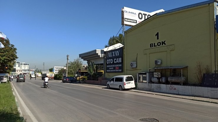 Trafikte yol verme kavgasında kan aktı