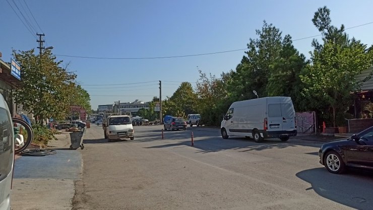 Trafikte yol verme kavgasında kan aktı