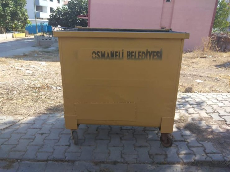 Çöp konteynerlerini yenileniyor