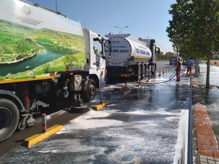 Diyarbakır Büyükşehir Belediyesi’nden Covid-19 temizliği