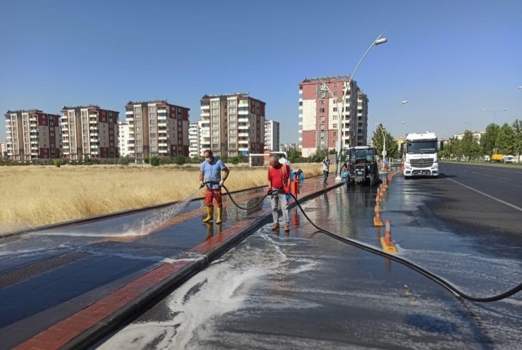 Diyarbakır Büyükşehir Belediyesi’nden Covid-19 temizliği