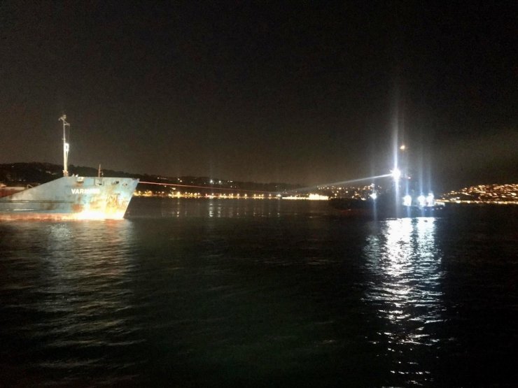 Boğazda sürüklenen yük gemisi kurtarıldı