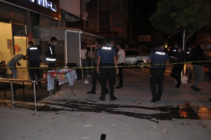 Tıraş olamaya gittiği berberde kör kurşunla yaralandı