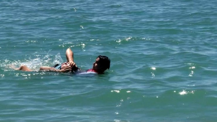 Babasından etkilendi, can kurtarmak için harekete geçti