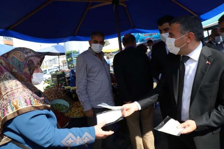 Vali Atay pazaryerinde korona virüs denetimi yaptı