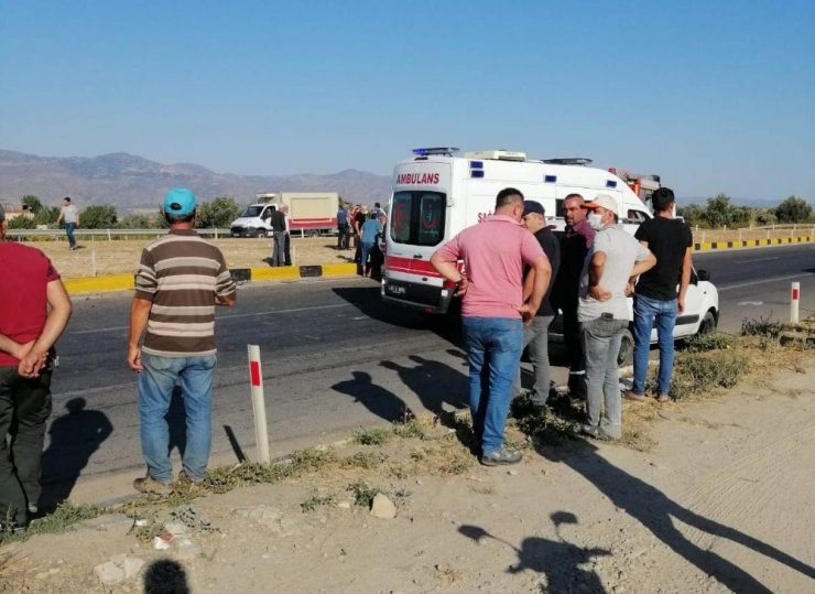Yaşlı çifti trafik kazası ayırdı