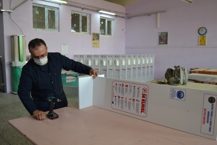 Temassız pandemi turnikesi ve ölç geç kabini ürettiler