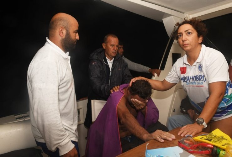 Milli yüzücü Emre Seven’in Mersin - KKTC yüzüşü yarım kaldı