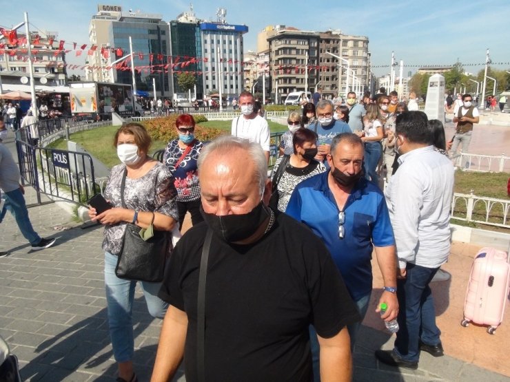 Taksim’de turistlere yönelik drone destekli korona virüs denetimi