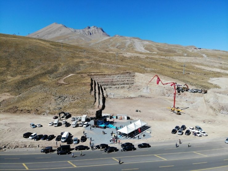 Türkiye’nin en büyük dağ otelinin temeli atıldı