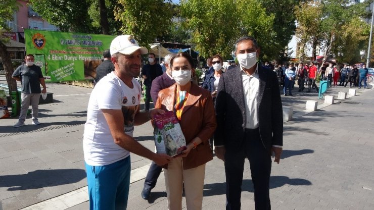Akın Yeniceli, sokak hayvanları için 34 km koştu