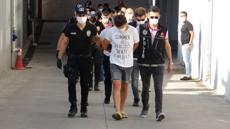 Adana’da uyuşturucu operasyonunda 9 kişi tutuklandı