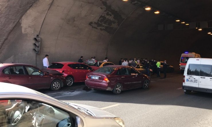 Tünel girişinde zincirleme trafik kazası
