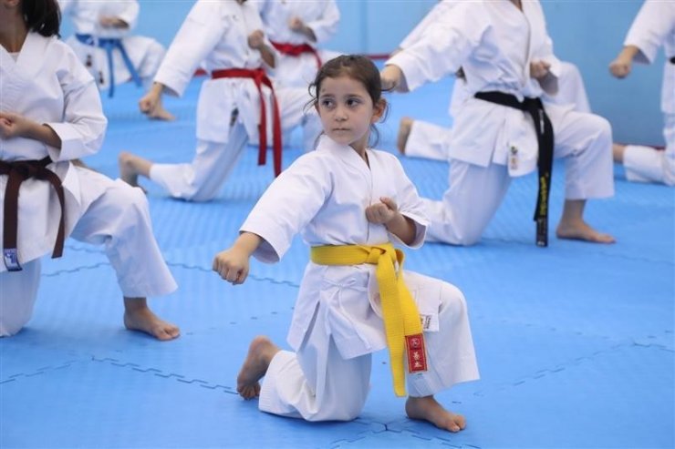 Milli karateci Fatih Sadullah Selman, Gaziosmanpaşalı sporcularla buluştu