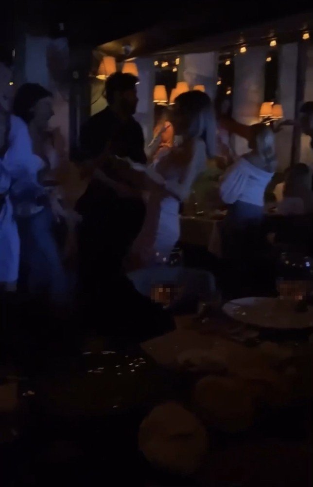 Bebek’teki ünlü işletmede kuralsız doğum günü partisi kamerada