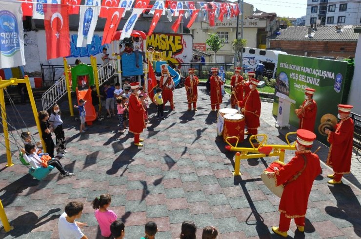 Betül Sokak Parkı’nın açılışını Başkan Deniz Köken yaptı