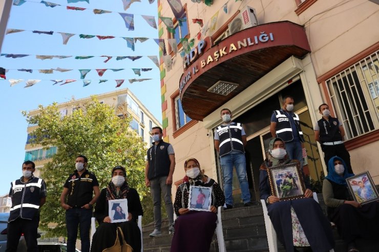 HDP önündeki ailelerin evlat nöbeti 396’ncı gününde