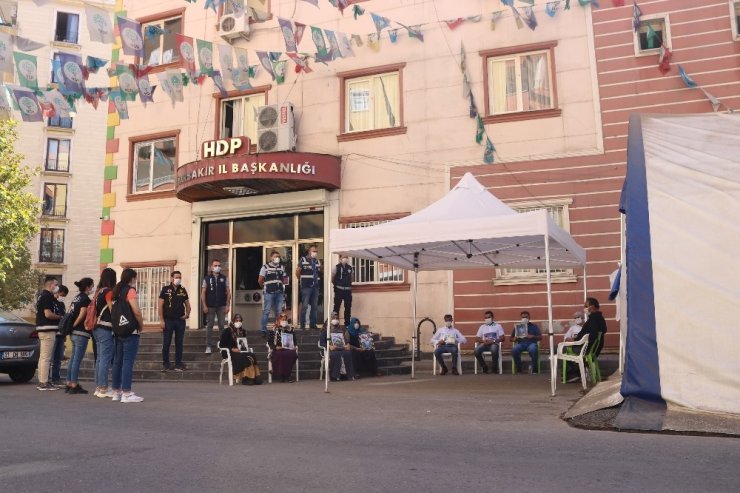 HDP önündeki ailelerin evlat nöbeti 396’ncı gününde