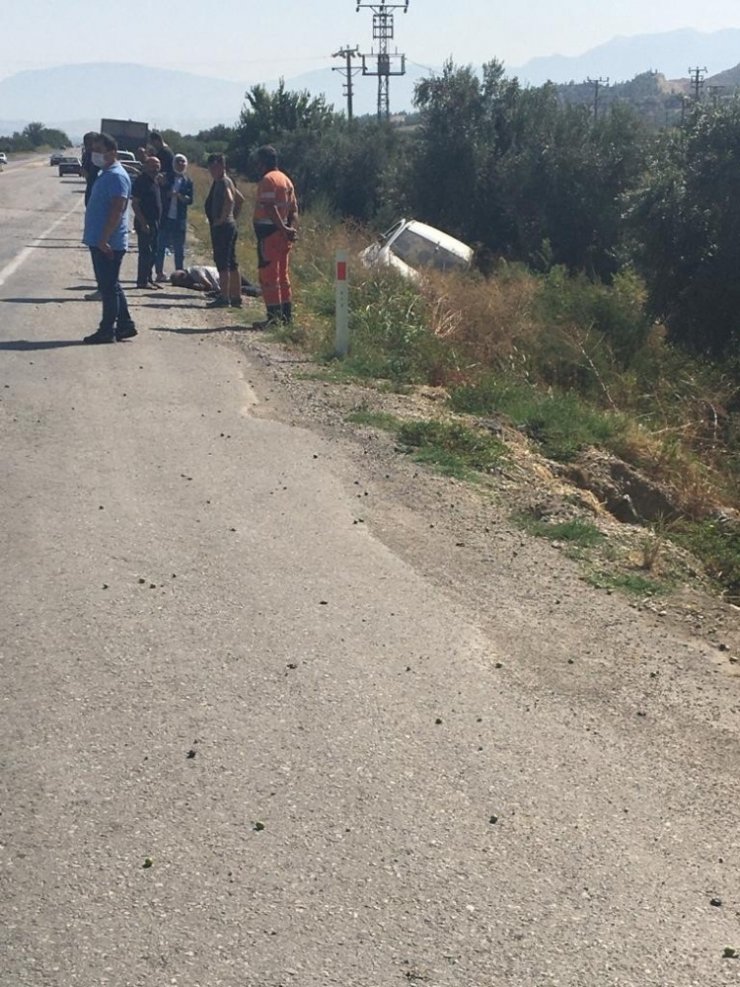 Karşı şeritlerden gelen araçlar kafa kafaya çarpıştı: 1’i ağır 3 yaralı