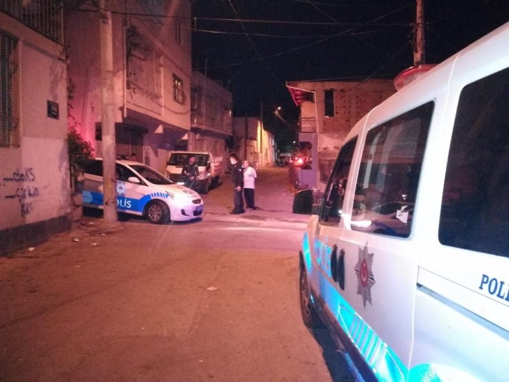 İzmir’de silahlı kavga: 1’i ağır 3 yaralı