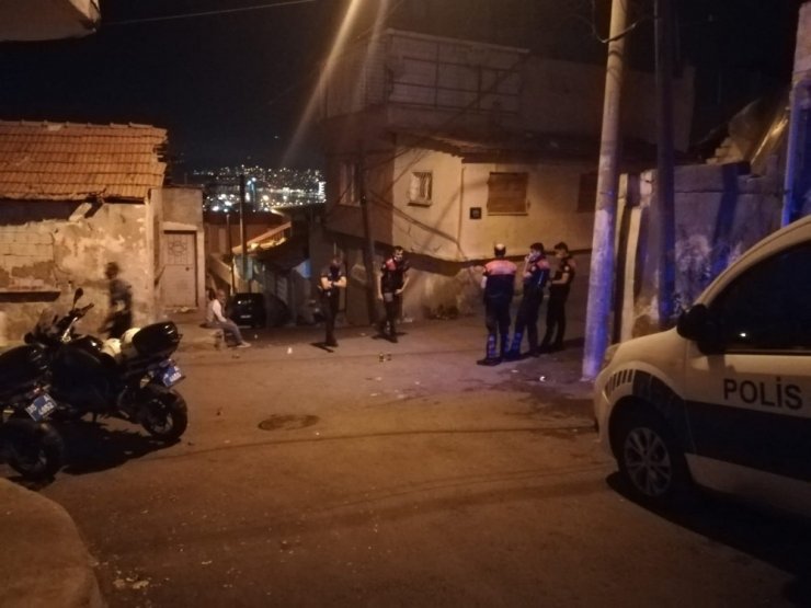 İzmir’de silahlı kavga: 1’i ağır 3 yaralı