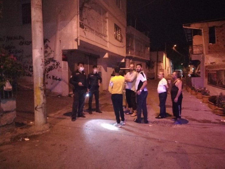 İzmir’de silahlı kavga: 1’i ağır 3 yaralı