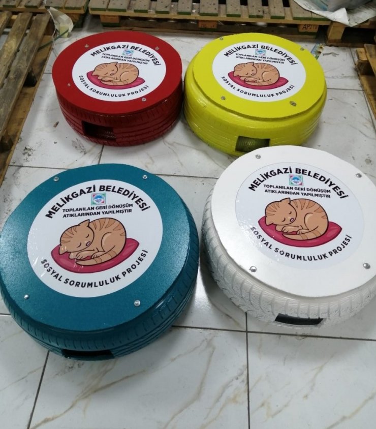 Geri dönüşüm atıkları Melikgazi’nin ellerinde yeniden hayat buluyor