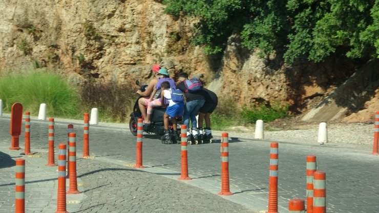 Paten süren çocuklara ‘tehlikeli yokuş yardımı’