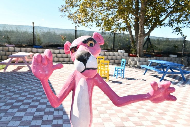 Mustafakemalpaşa’da yenilenen hayvan barınağına renk geldi